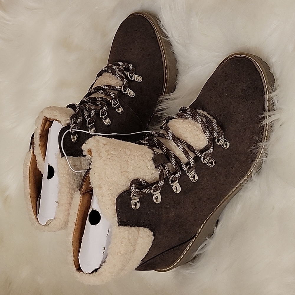 Universal Thread Leah gray faux suede laceup platform ankle boot fur size 7 NEW…